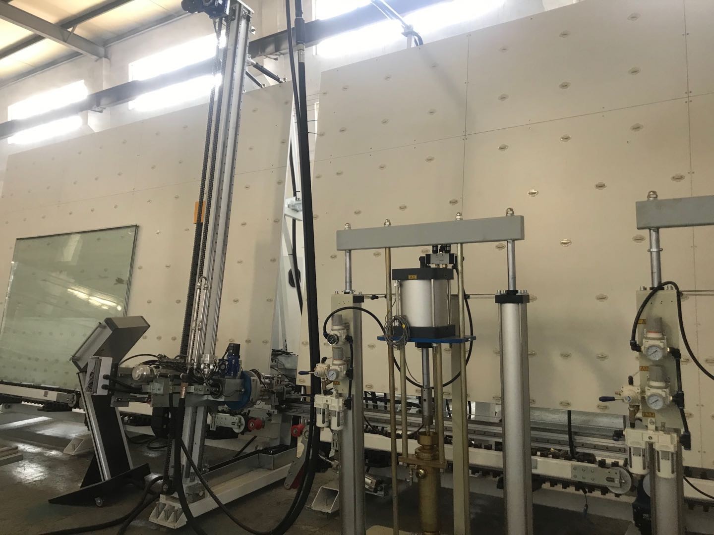Vertical Insulated Glass Glue Sealing Machine Silicone Extruder Machine