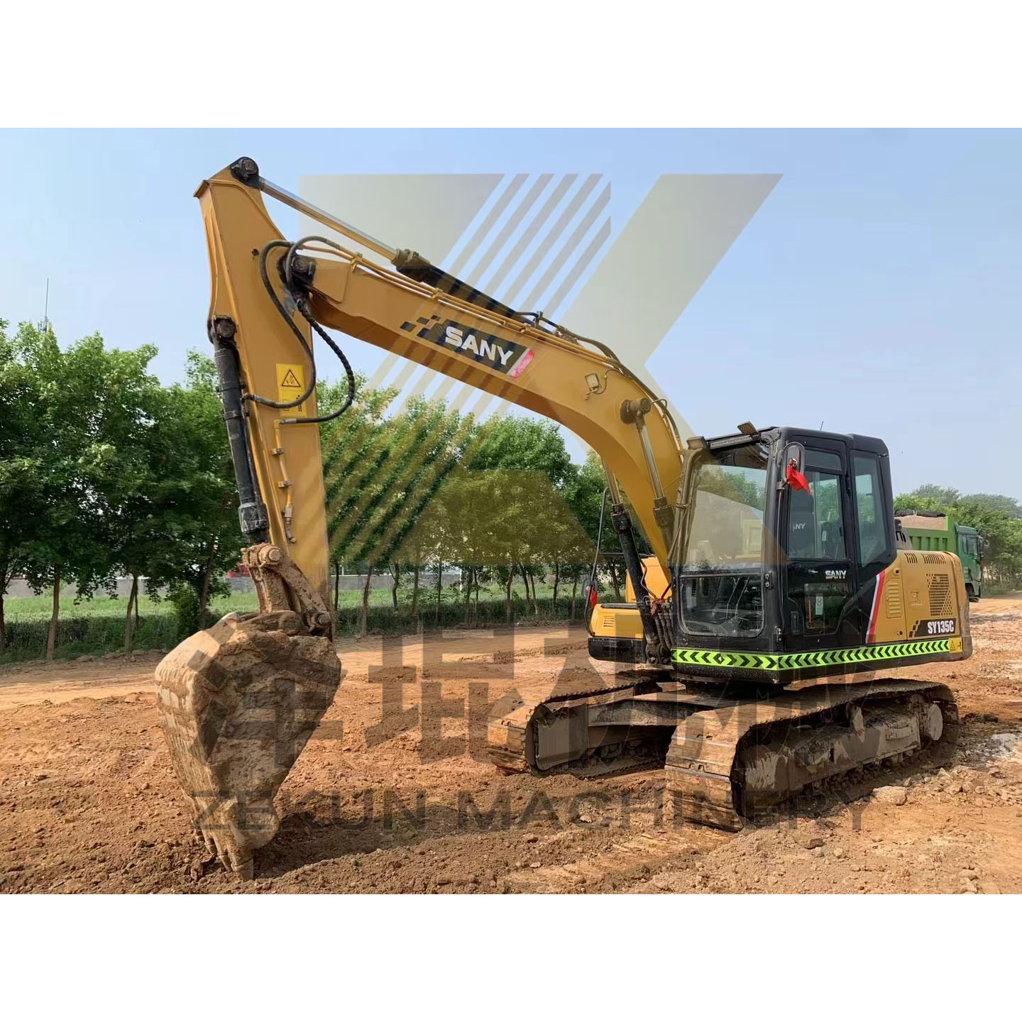 Used Sany SY135C Pro Excavator with 0.6m³ Bucket Capacity In Shanghai