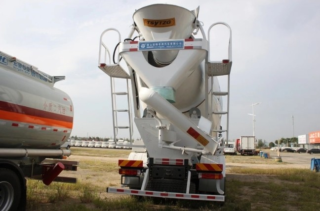 Cheap price HOWO 6X4 8X4 Concrete Mixer Truck on Sale
