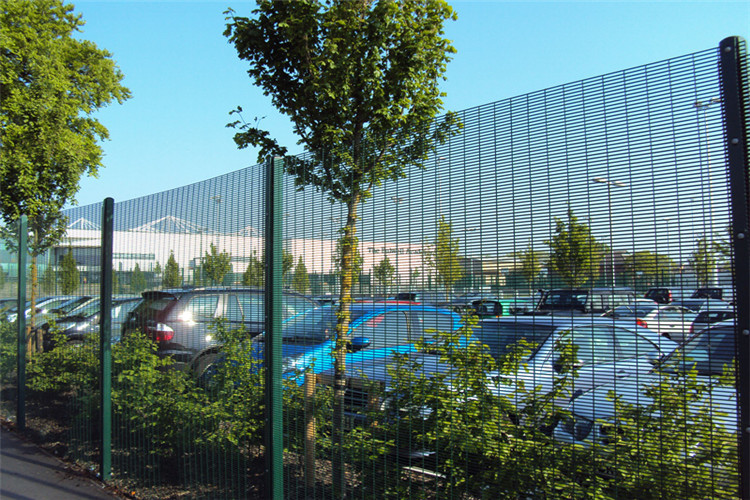 Galvanized 358 Clearvu Invisible Fence 4mm Wire 358 Mesh Panels
