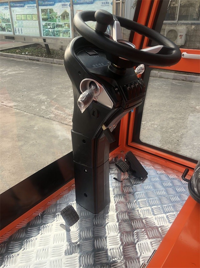 2200mm Road Brush Sweeper Cleaning Machine With High Pressure Water Gun