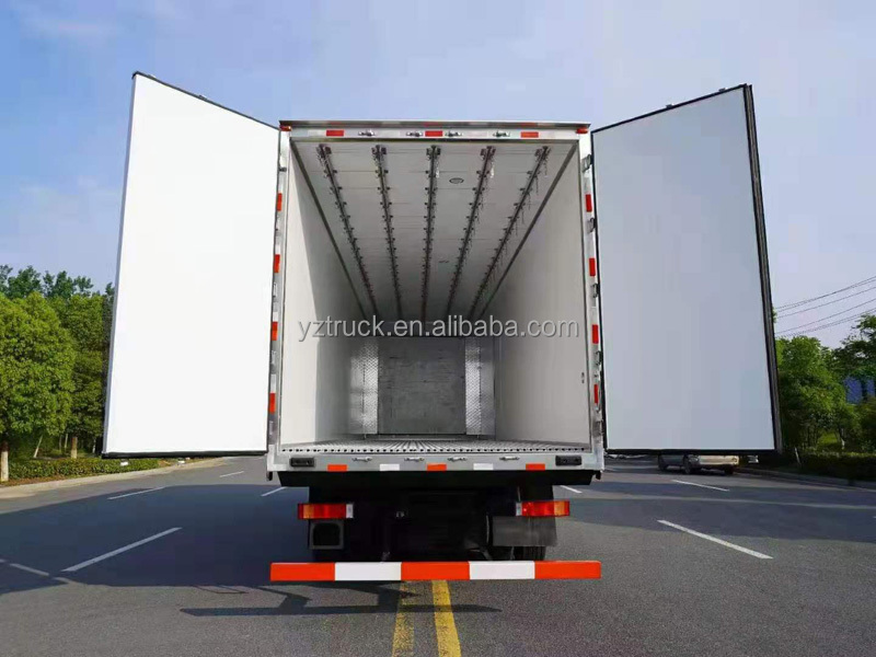 Medium Duty Refrigeration Cargo Truck with 8 Forward Shift Number and High Roof Cabin