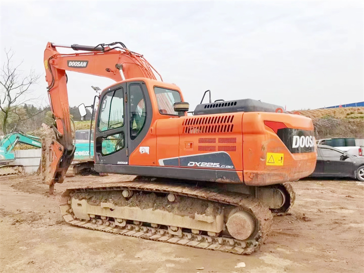 22000 KG Machine Weight Doosan DX225 Excavator with Hammer in Good Condition from Korea