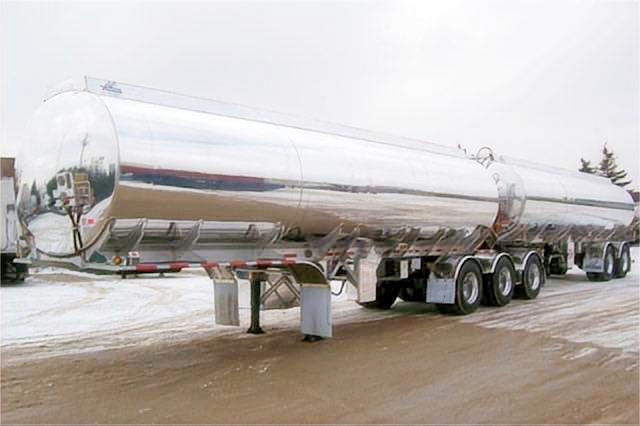 CIMC New Design Super B-Tank Diesel Fuel Tanker Truck Wheel for Oil, Water, Chemical Storage & Refueling Steel Storage