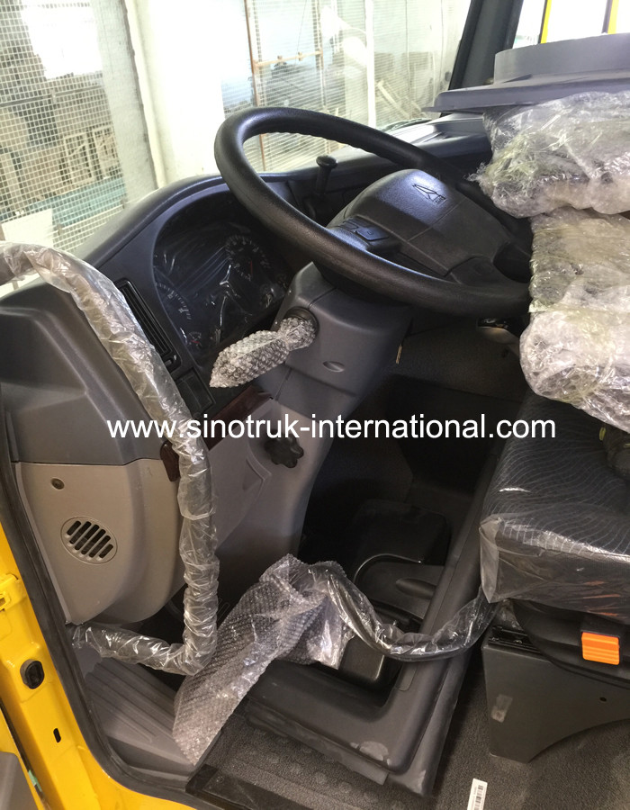 SINOTRUK HOWO Cabin HW76 Truck And Trailer Parts With Single Berth A / C