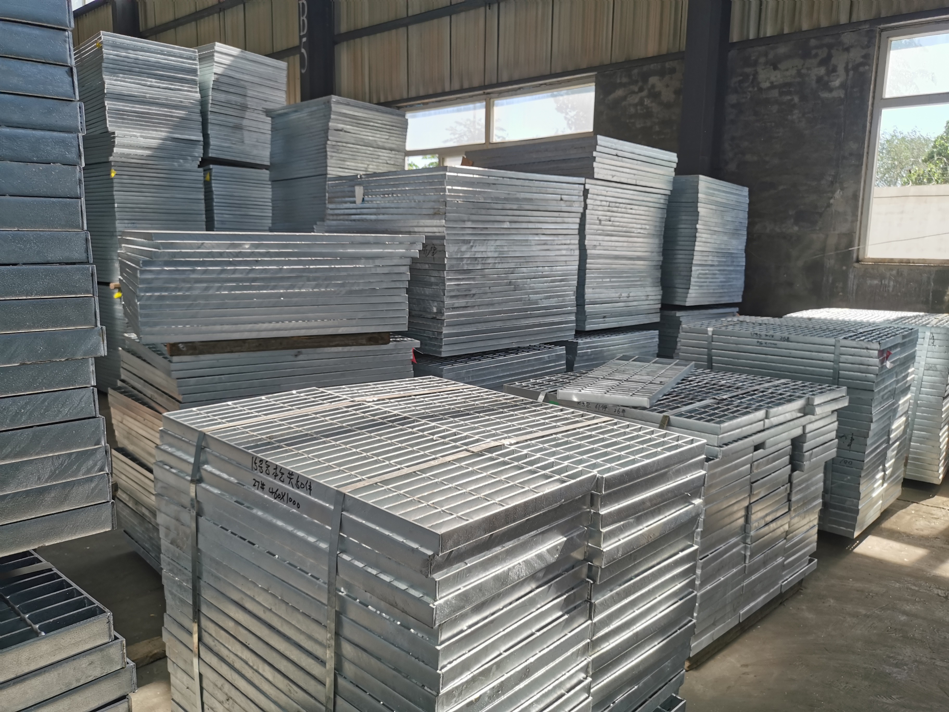 Water Permeable Stair Treads Steel Grating
