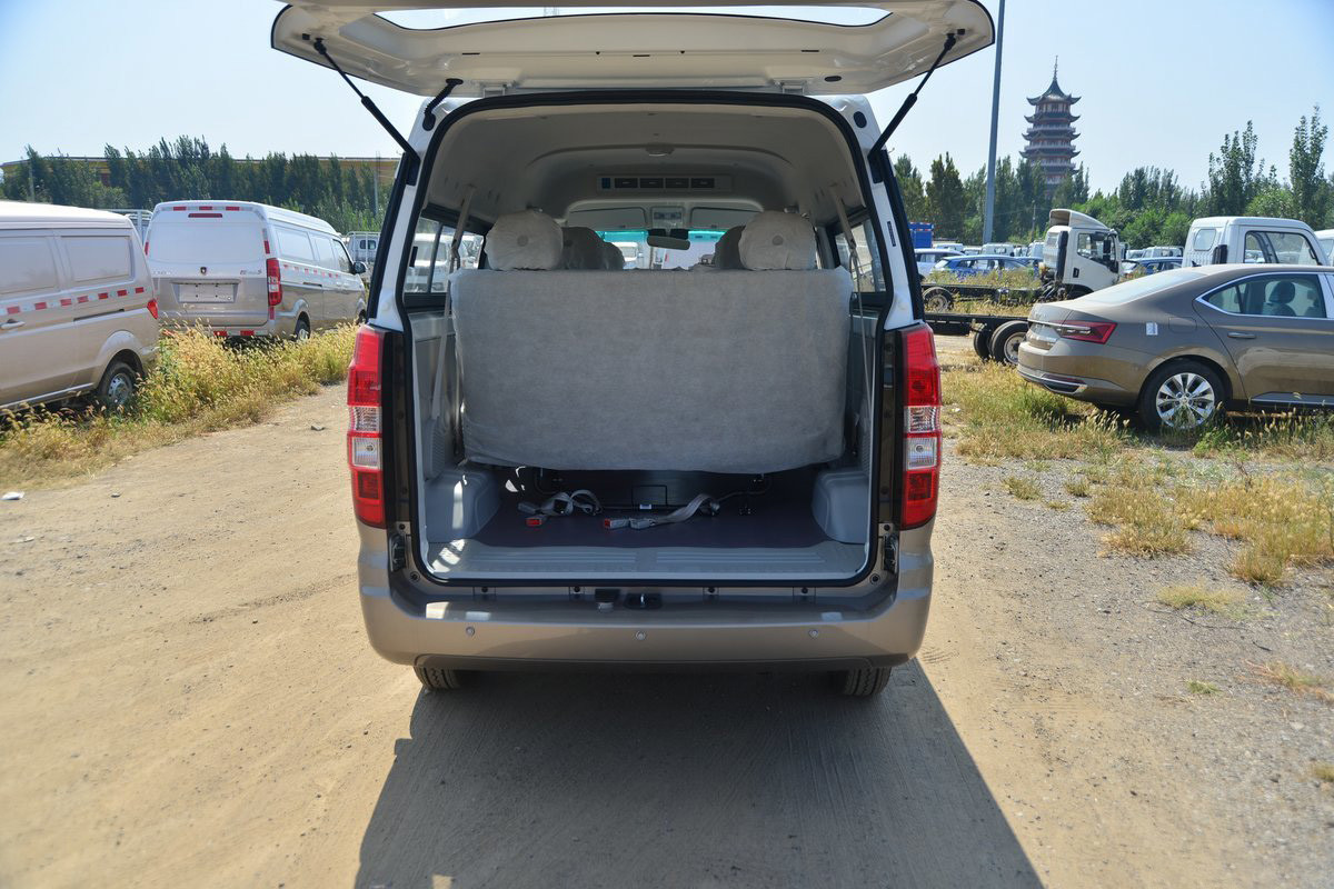 Jinbei New Hiace X30L 2023 Super Edition 102HP 1.5L Gasoline 6-7 Seats Microvan (with Air Conditioning)