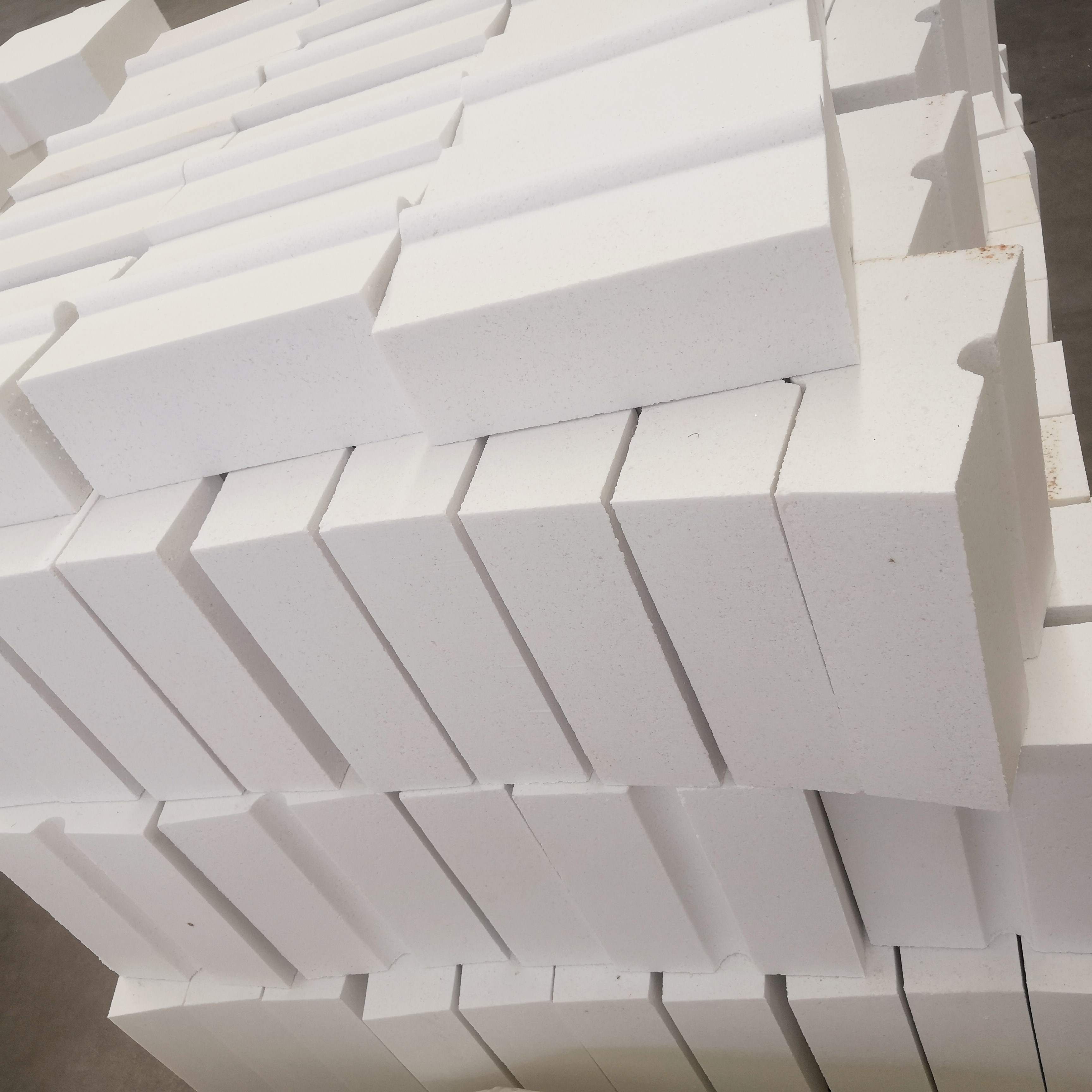Refining Furnace Corundum Brick with 0.09% MgO Content and Temperature Resistance