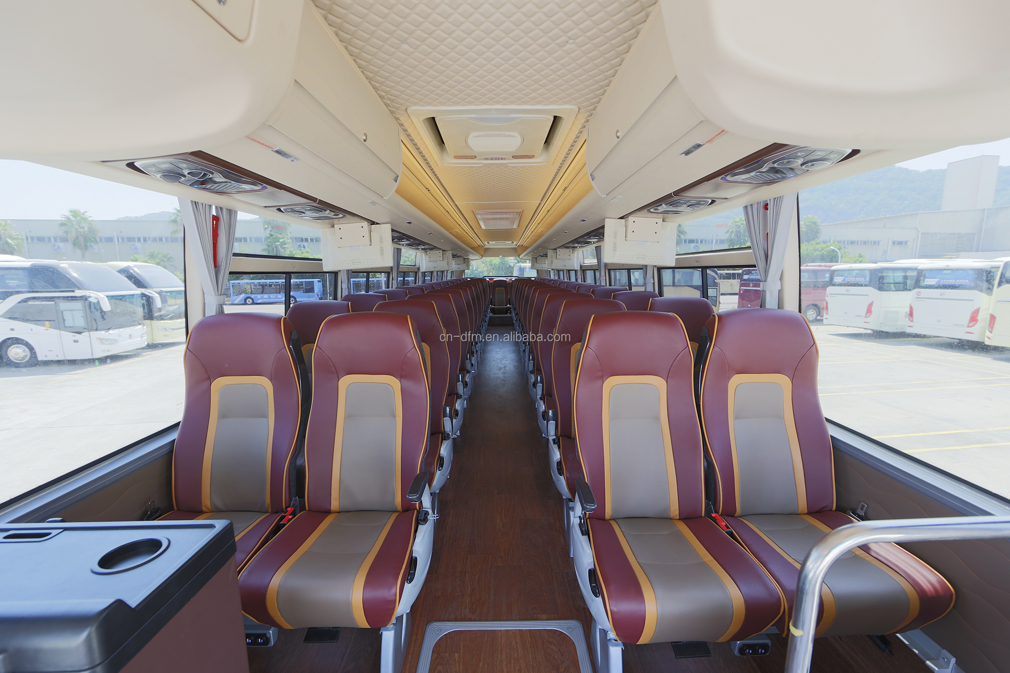 s Refurbished 57 Seats Coach Used Buses with 6 8L Engine Capacity and G.V.W of 15000kg