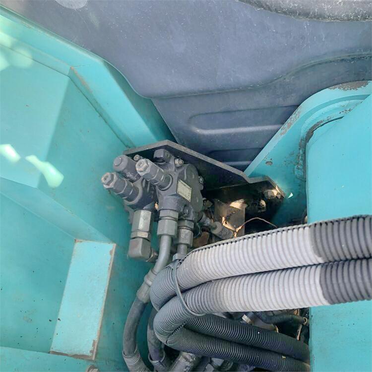 Good health 7 ton Japan original excavator used kobelco sk70 digger machine in Shanghai