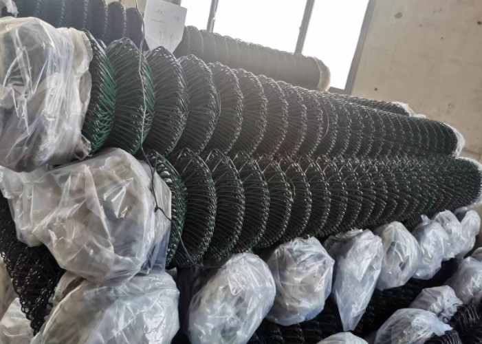 PVC Coated Galvanized Cyclone Chain Link Fence 8" 60x60