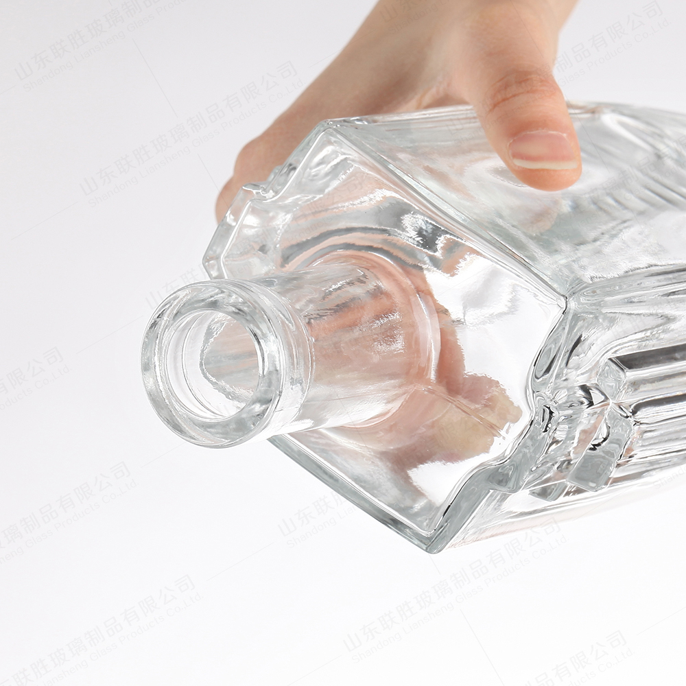 Round Empty Flint Glass Liquor Wine Whisky Vodka Tequila Bottle With Cork Lid for Your