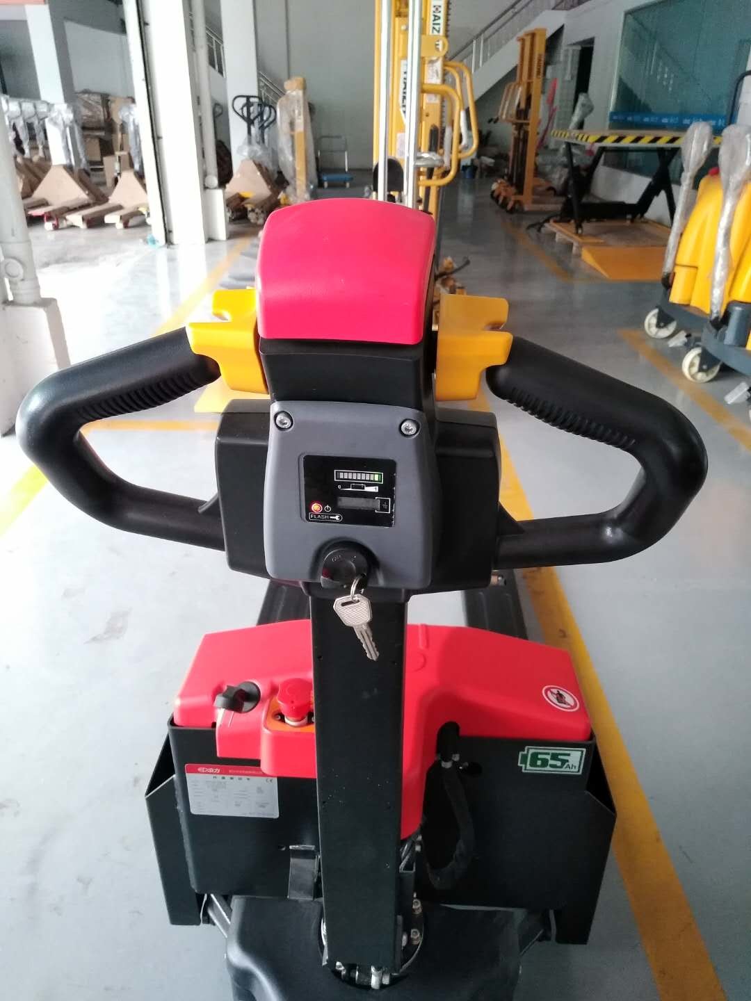Low Consumption Walkie Pallet Truck , 1.5 Ton Small Pallet Jack With Attractive Appearance