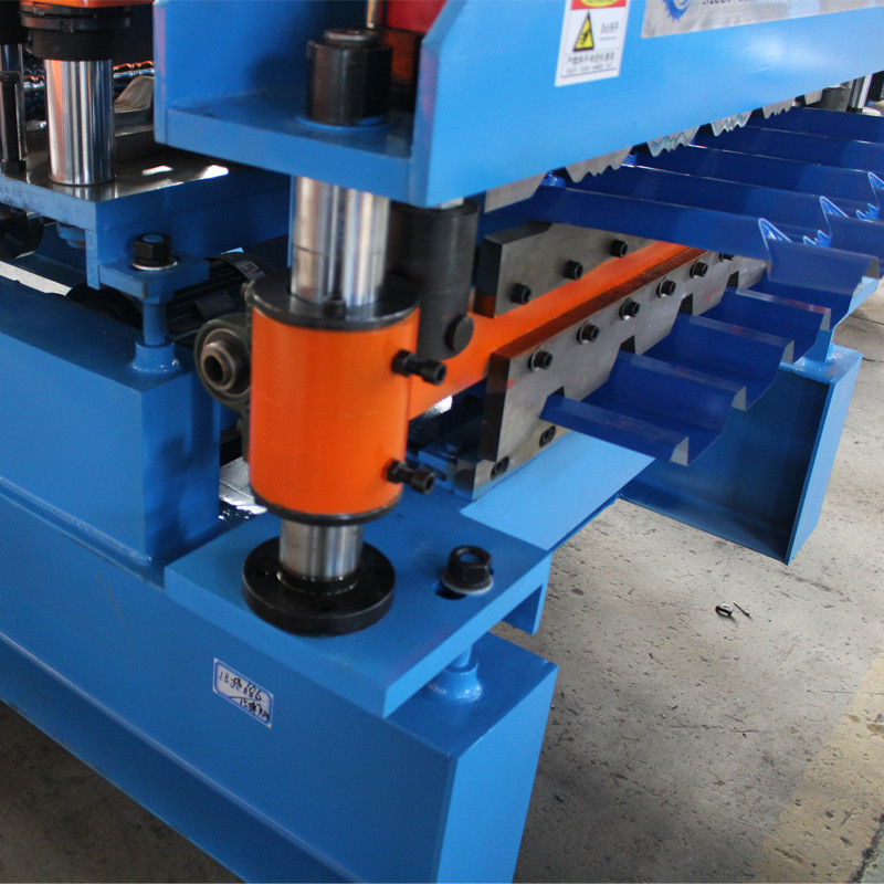 1000mm Galvalume Roof Sheet Roll Forming Machine Versatile 5t Weight 1 Year Warranty