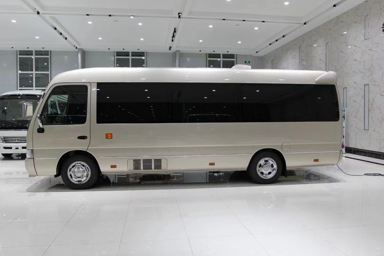 Toyota Coaster 8 Seater Tourist Bus Business Reception Bus Gasoline Rear Drive 4×2 Manual