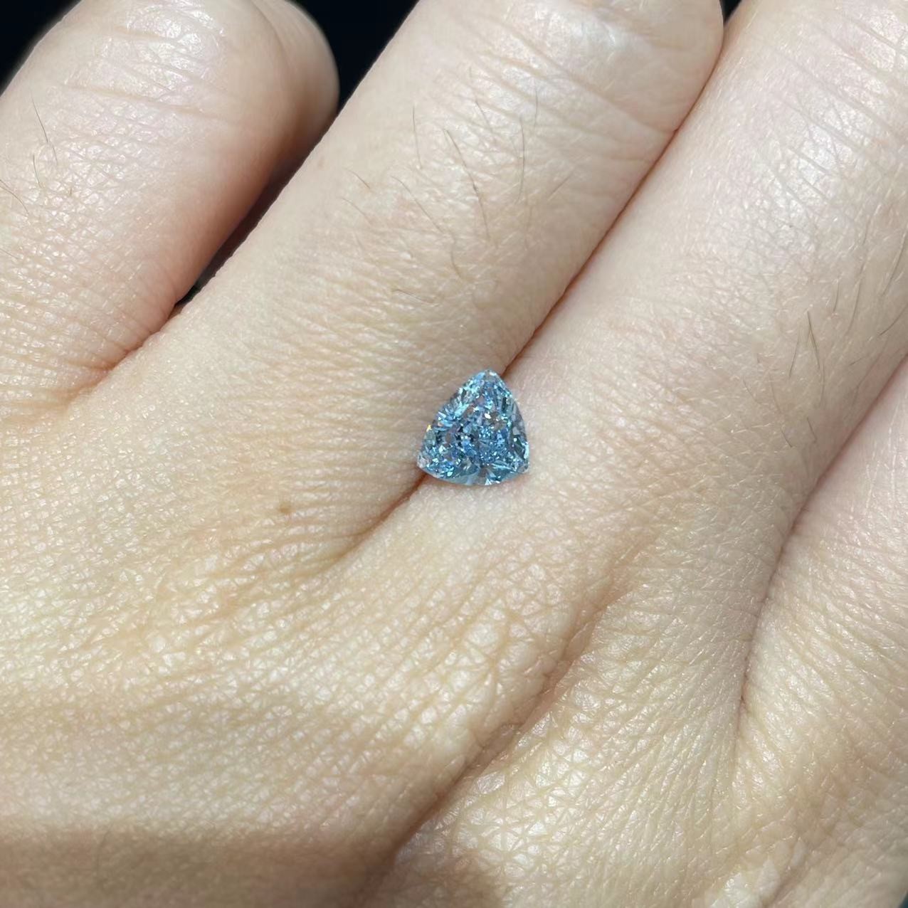 Triangular CVD Man Made Blue Lab Grown CVD Diamonds 0.89ct IGI Certified