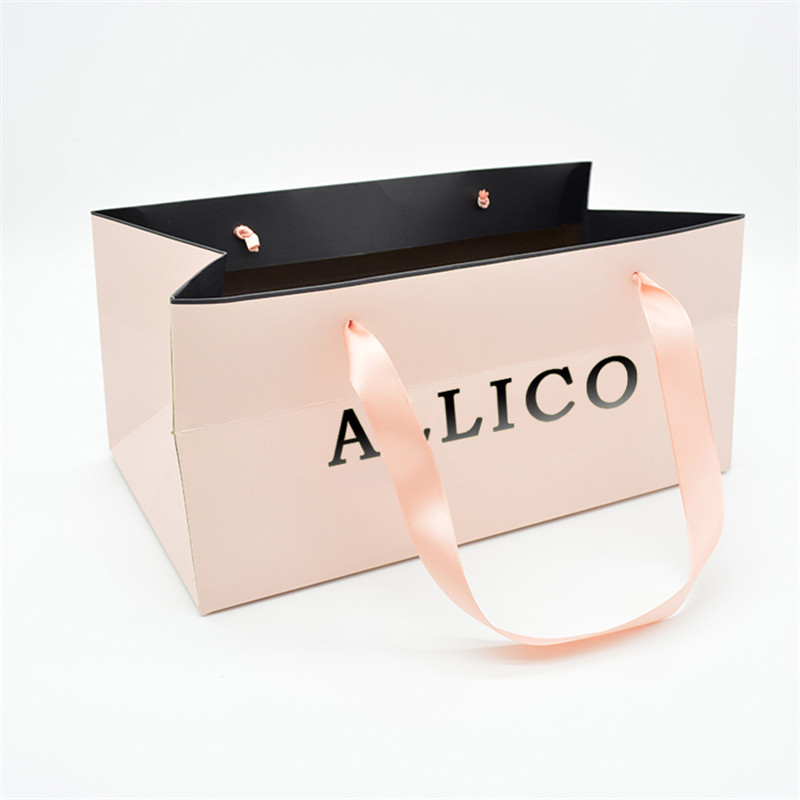 Luxury 100-450gsm Recycled Paper Gift Bags Ribbon Handle