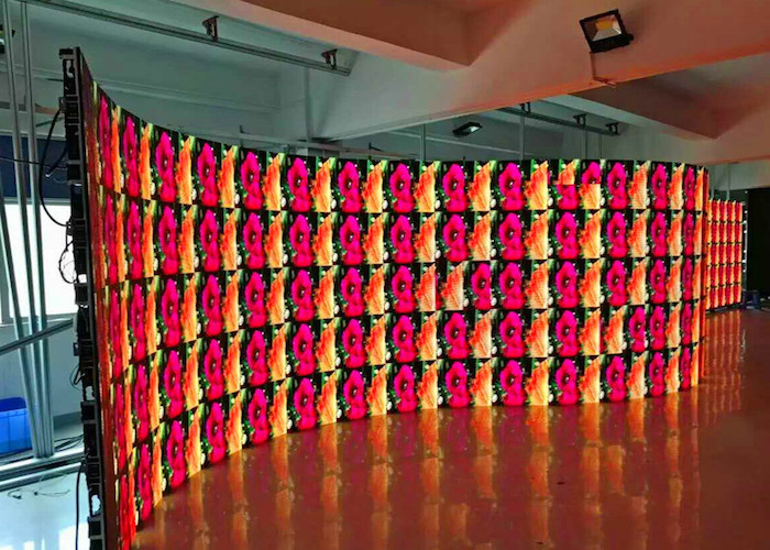 4.81mm Led Curved Display 1920hz High Refresh Rate With Adjustable Angle