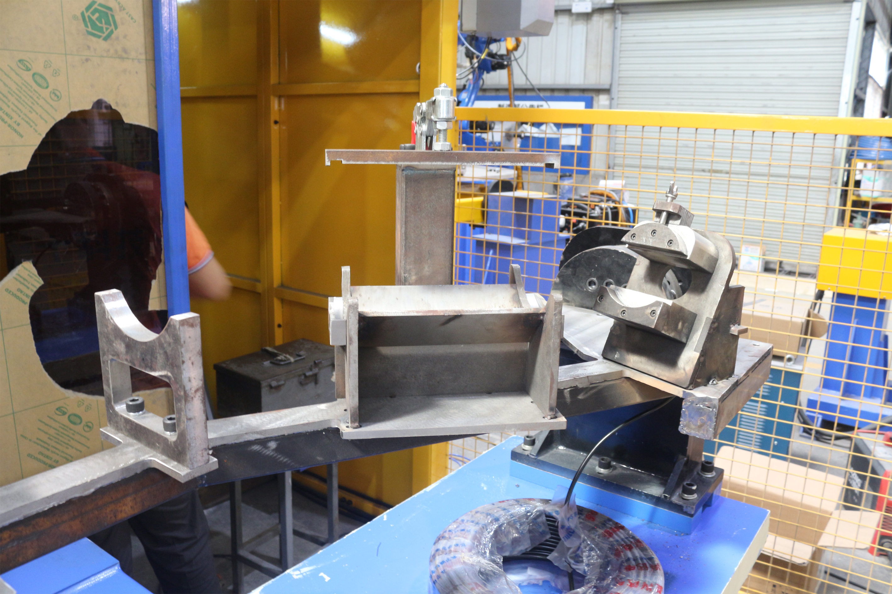 Industrial Welding Robots 6 Axis Robot Mig Tig Robotic Welding Machine For Exhaust Pipe