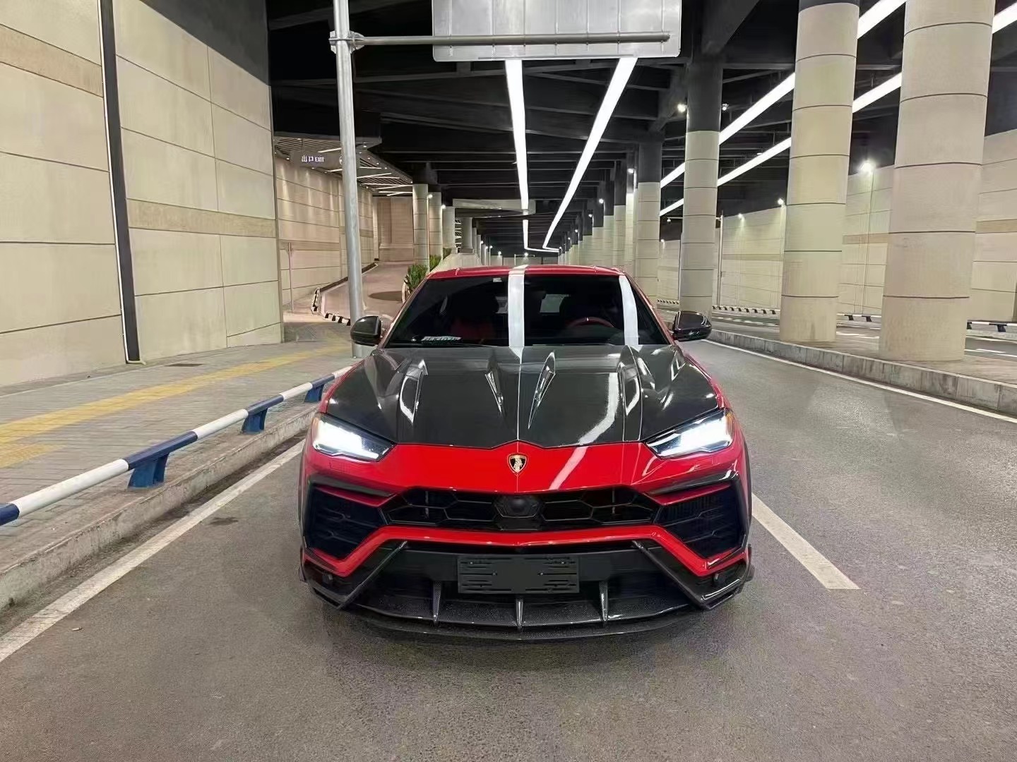 For Lamborghini URUS Carbon Fiber Body Kit Urus Upgrades Top-style Carbon Fiber Front Lip Diffuser Spoiler Hood Widebody Kit