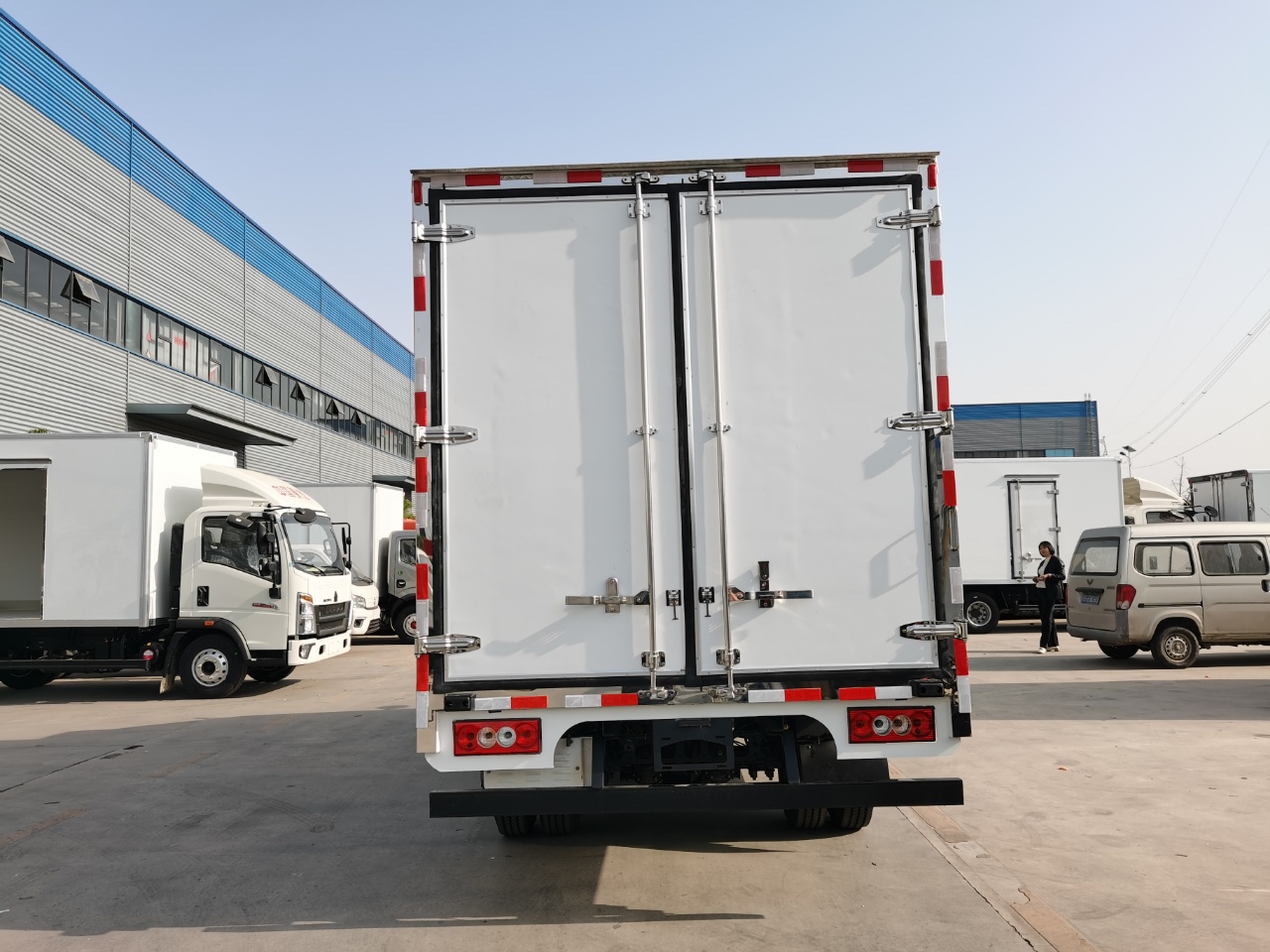 158HP 4L Engine Refrigerator Trucks Ice Cream Freezer Box Truck