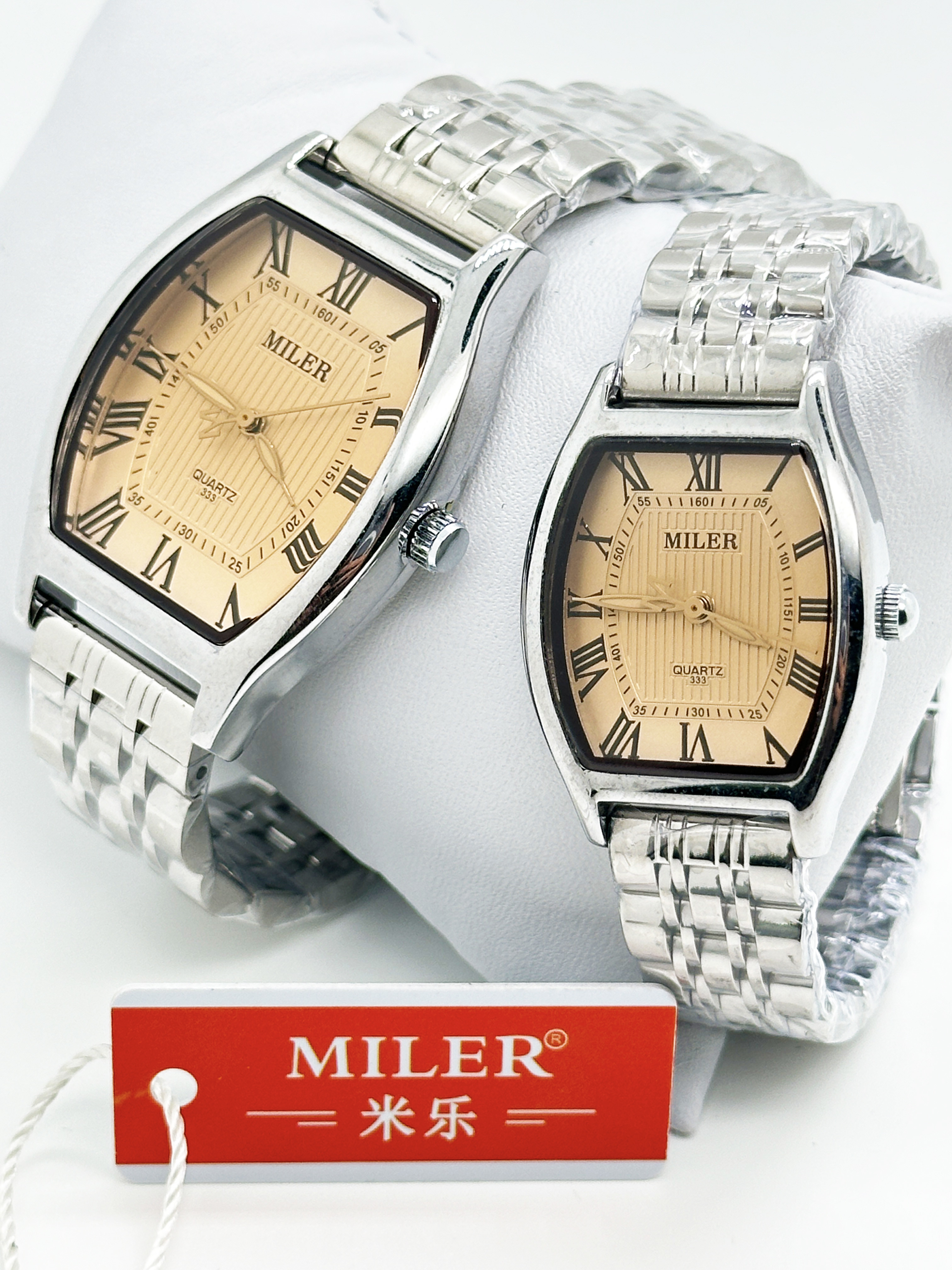 Elegant Analog Quartz Stylish Couple Watch With Stainless Steel Case And Buckle Strap