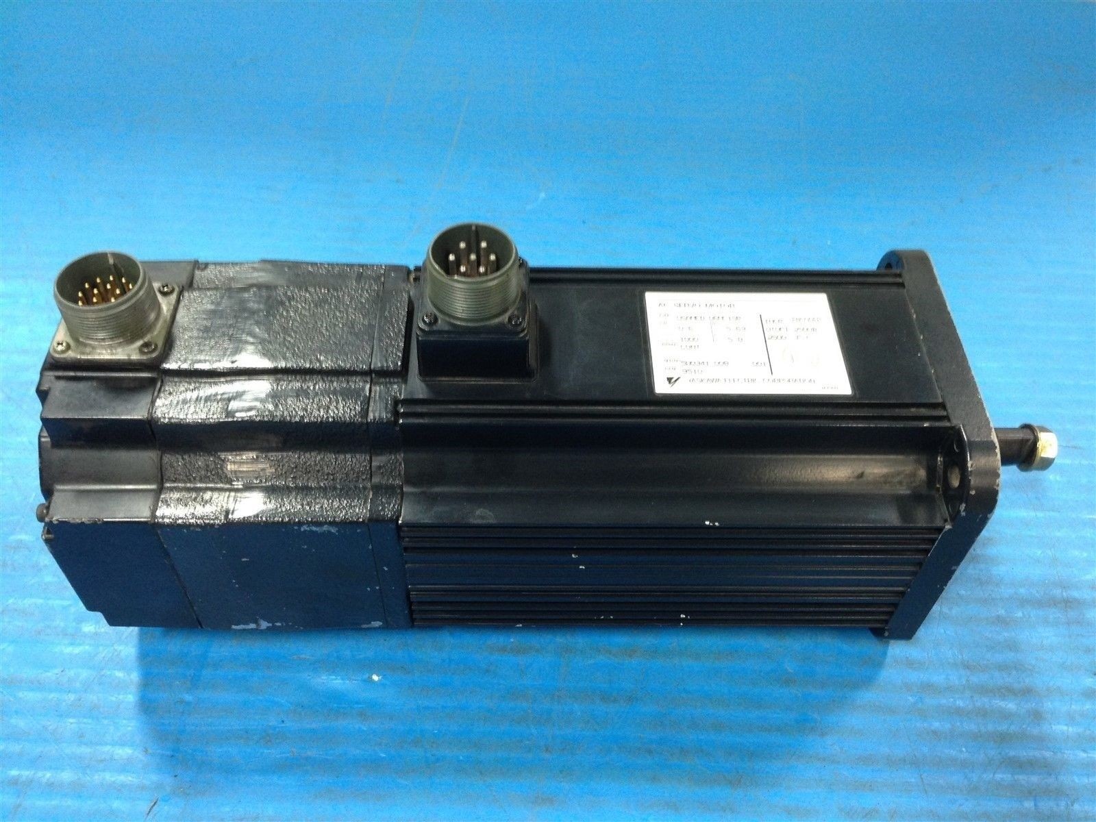 YASKAWA USAMED-06CA1 AC SERVO MOTOR 0.6 KW 5.68 N.M 1000 R/MIN 5.8 A