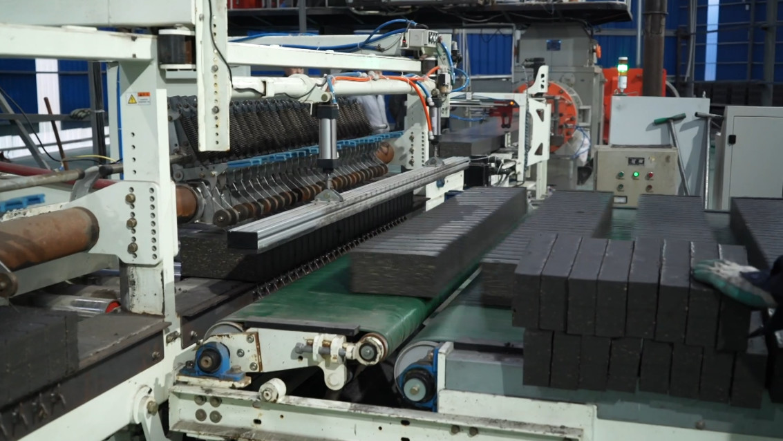 Automatic Cutting Machine Clay Brick Making Machine For Green Bricks
