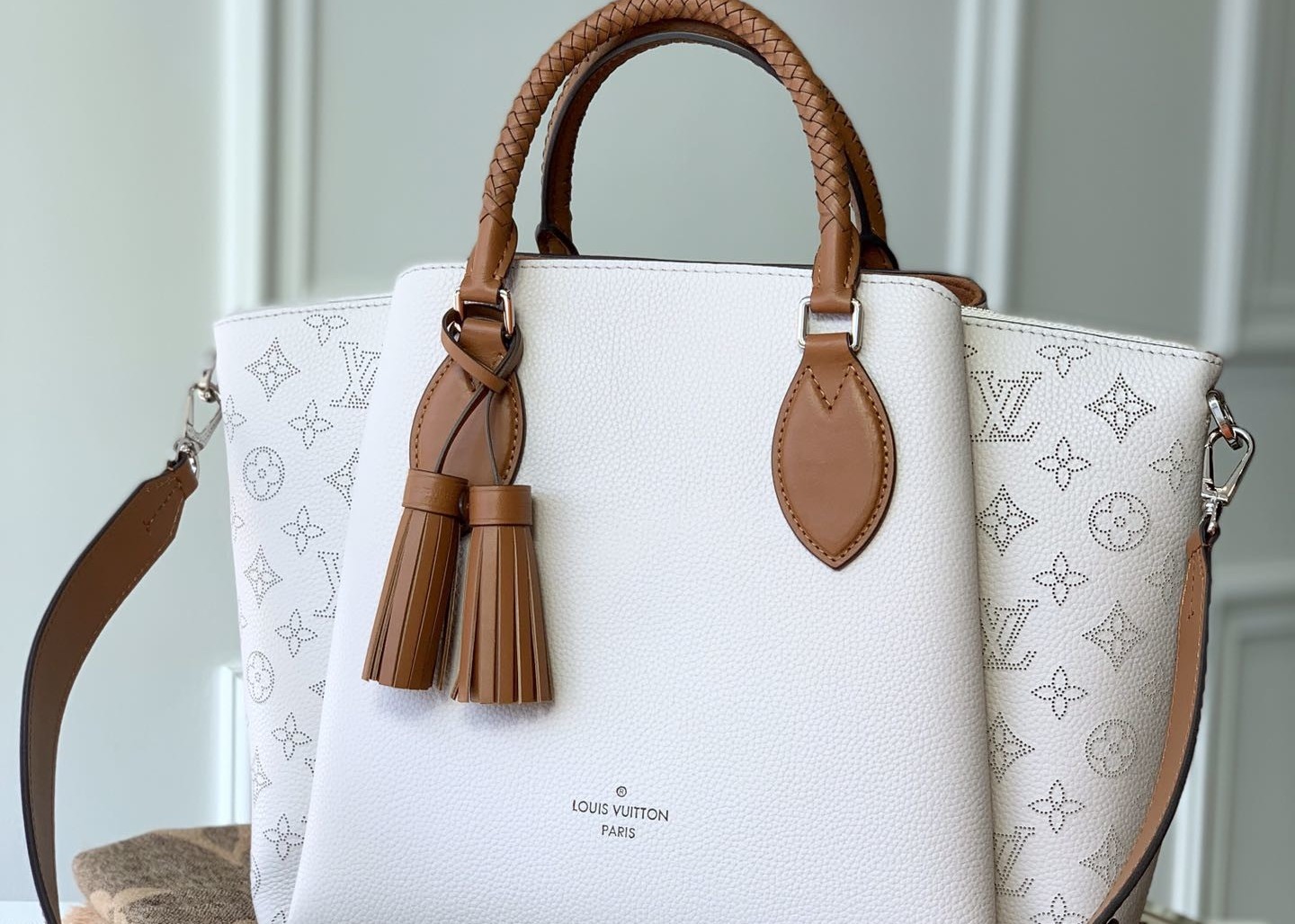 haumea Women fashion handbag genunie cowhide leather cross-body bag Weaving handle double spike pendant bag