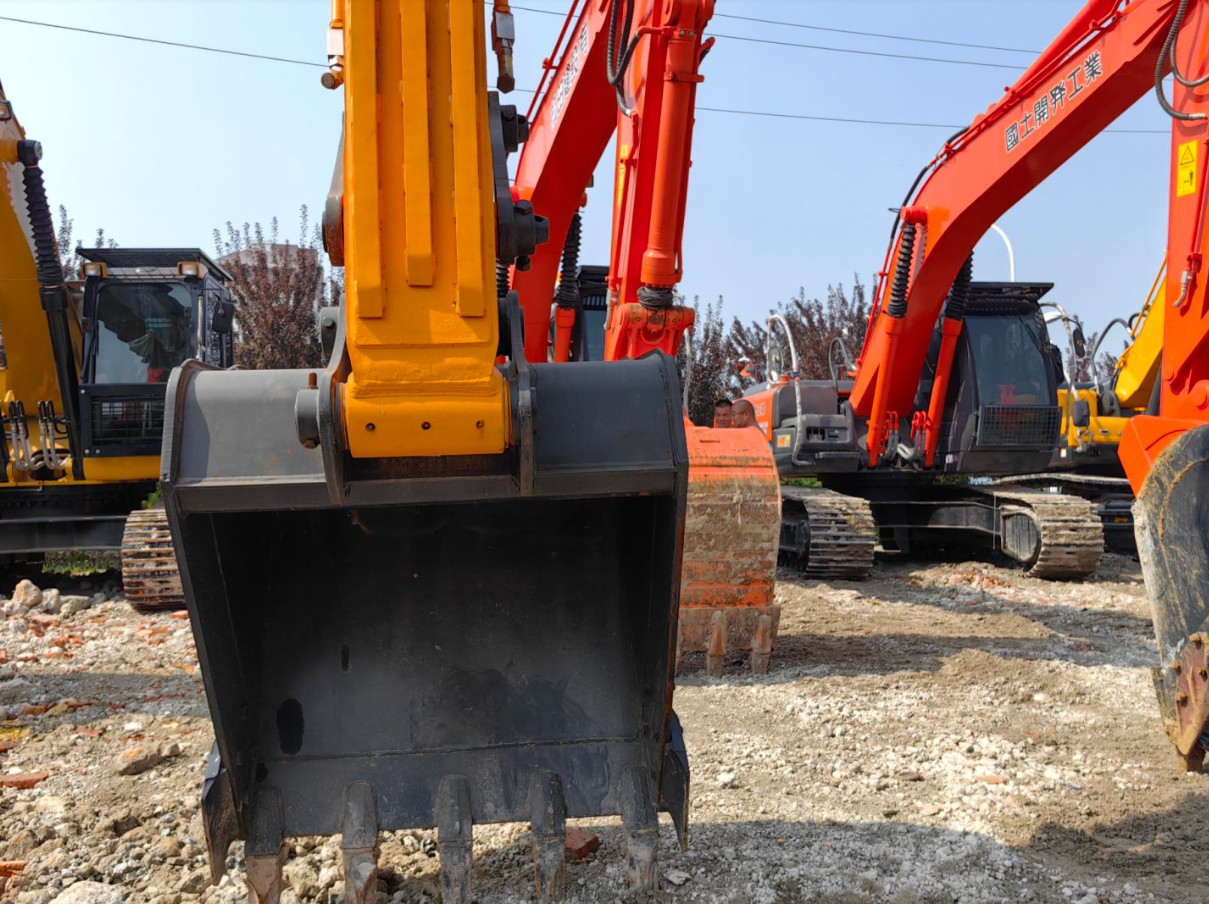 22T Used Hyundai 220 Crawler Excavator 1 M3 Bucket Capacity Secondhand Backhoe Digger