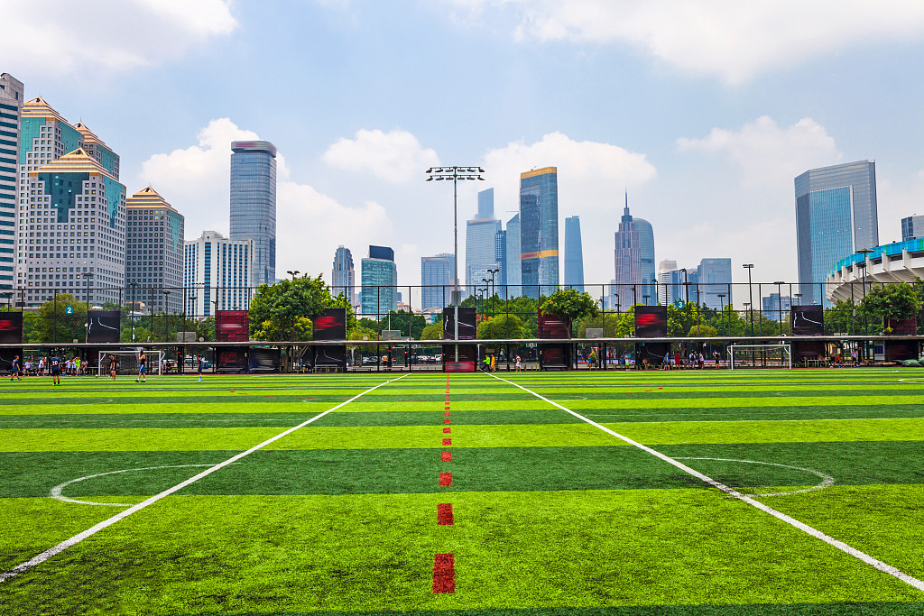 All Weather Football Artificial Turf Grass PE Fibers Fake Lawn 15MM Pile Height