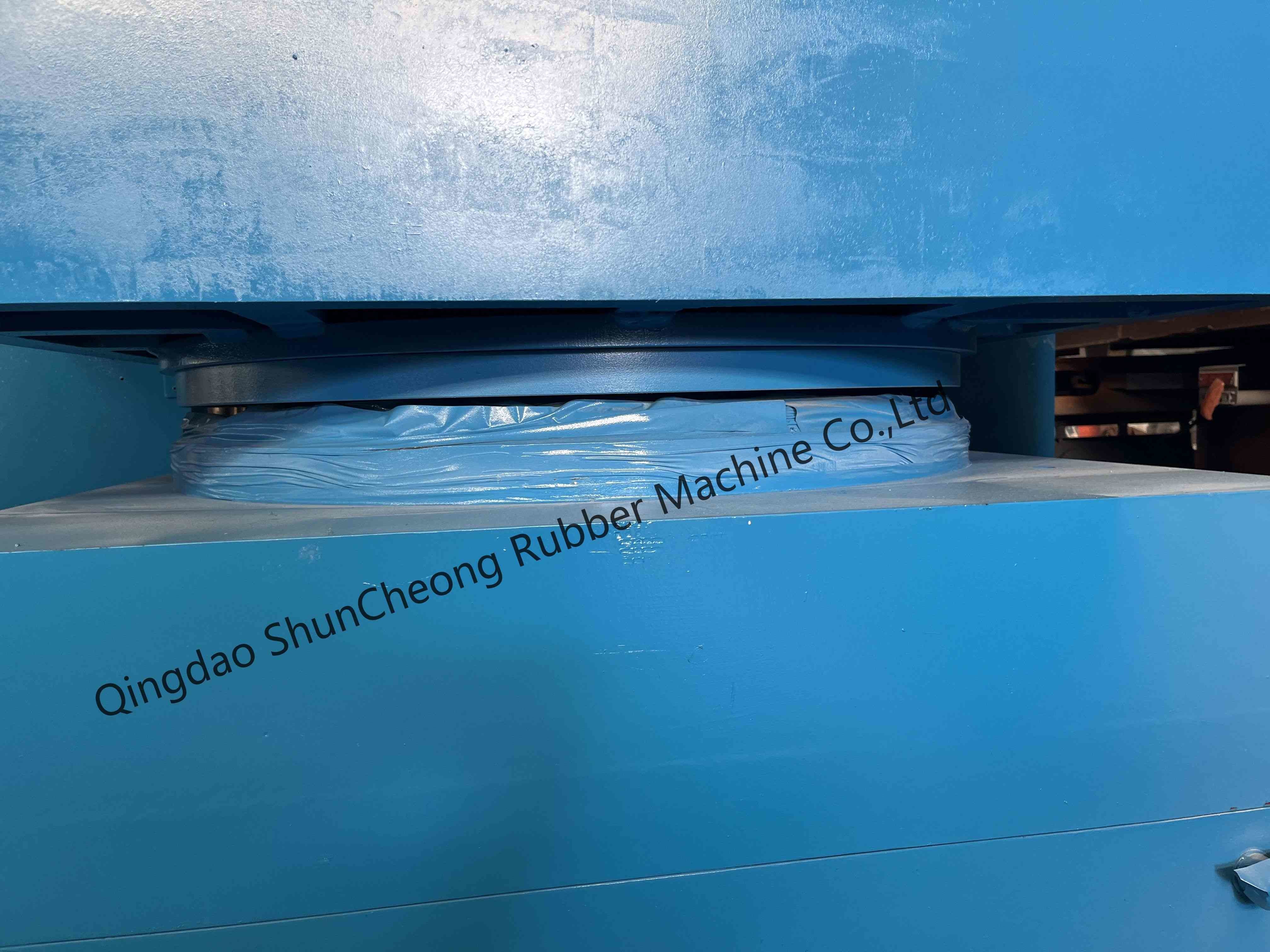 Hydraulic Rubber Vulcanizing Machine / Cow Stable Mat Making Plant