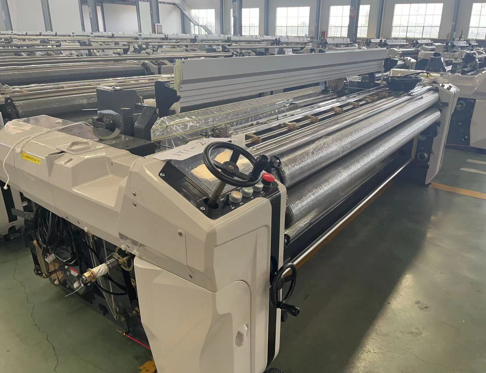 High Speed Electronic Water Jet Loom Speed 1000RPM 360cm Fabric Loom Machine