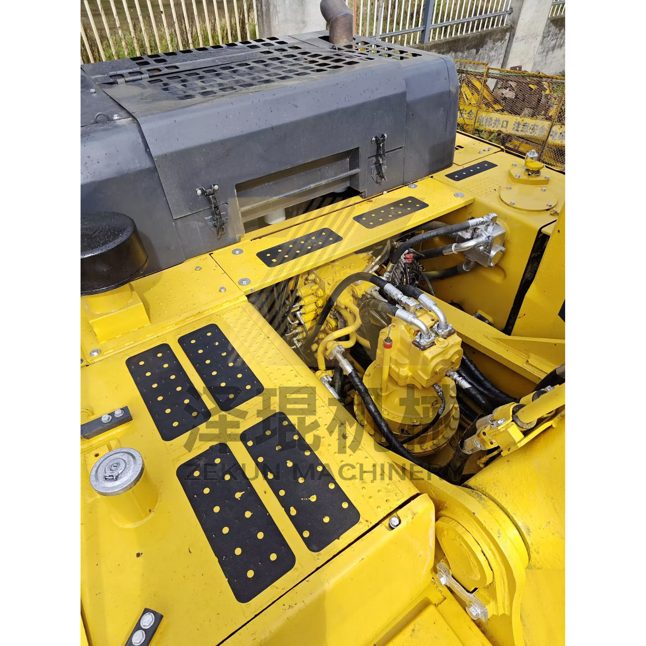 Used Komatsu PC450-8 Crawler Excavator 45 Tons with 3000-4000 Working Hours