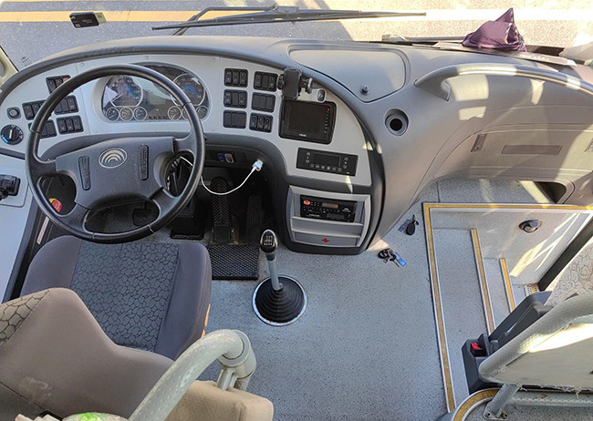 Diesel Engine Used Passenger Yutong Bus Right Hand Drive Second Hand 240kw