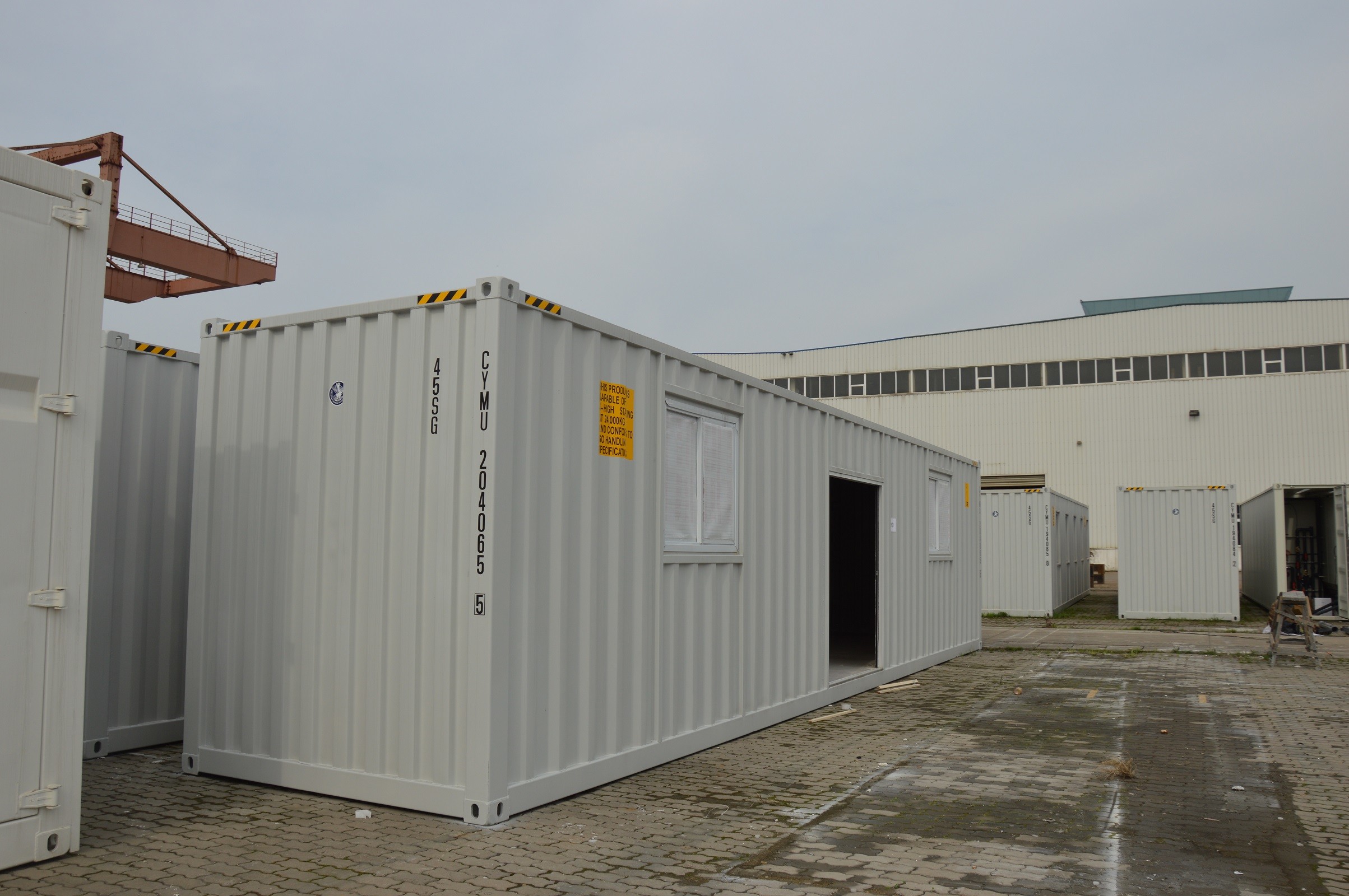 Swimming Pool Ready Made Shipping Container Homes 40 Feet Steel Structure Frame