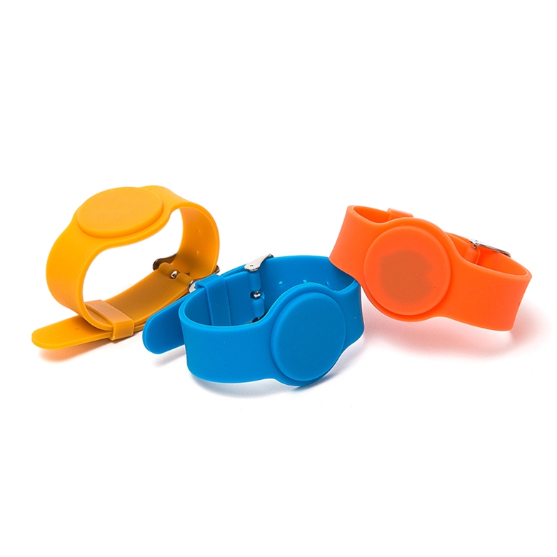 OEM Smart Silicone NFC RFID Access Control Wristbands 13.56MHZ For Festival Events