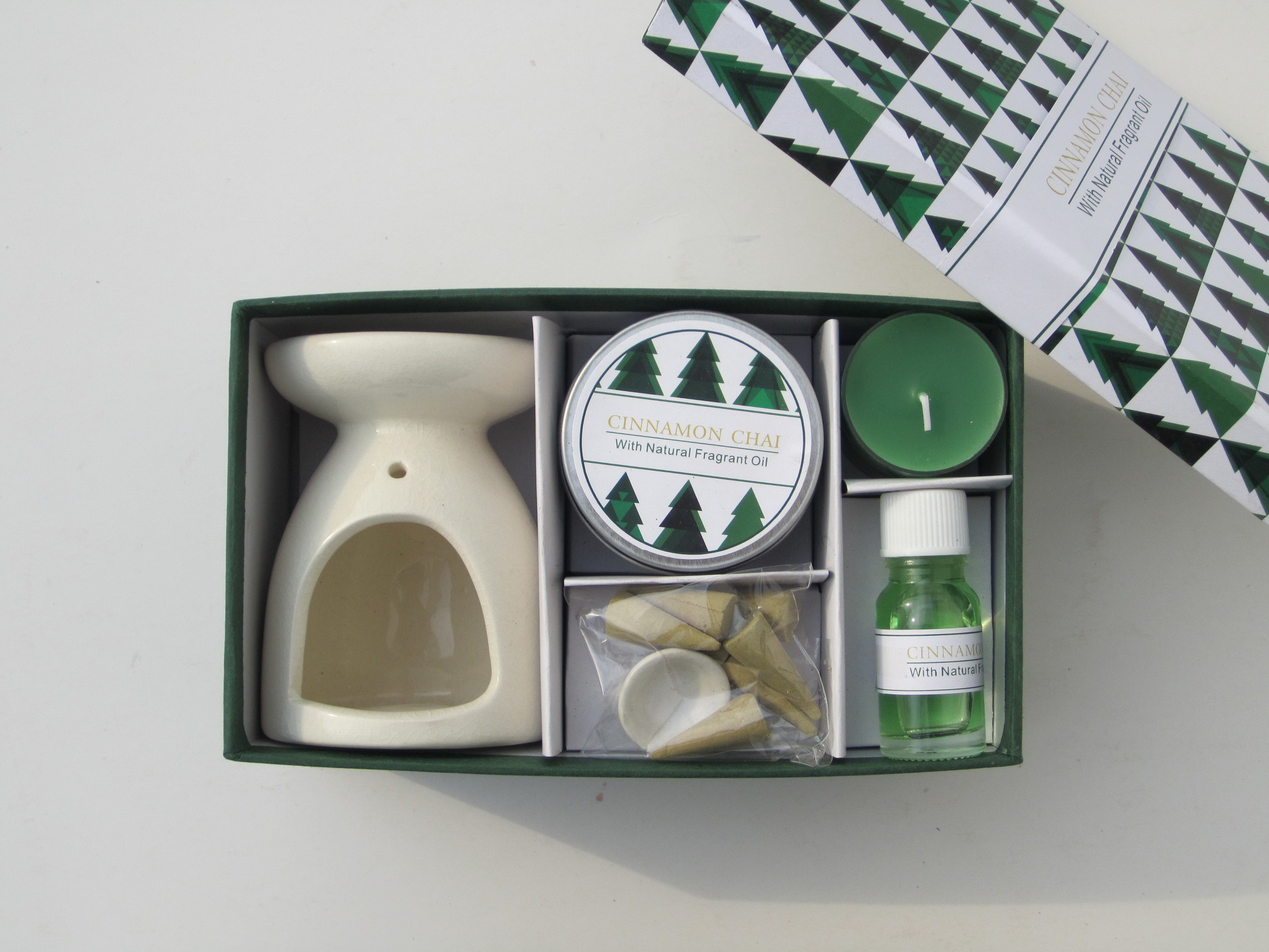 Green Cinnamon chai fragrance scented tin & tealight candle packed into gift box