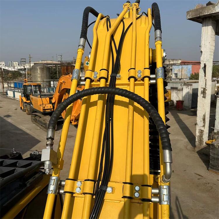 Used Komatsu PC240-8 Excavator with Cummins Engine and 690 Working Hours Crawler Japan