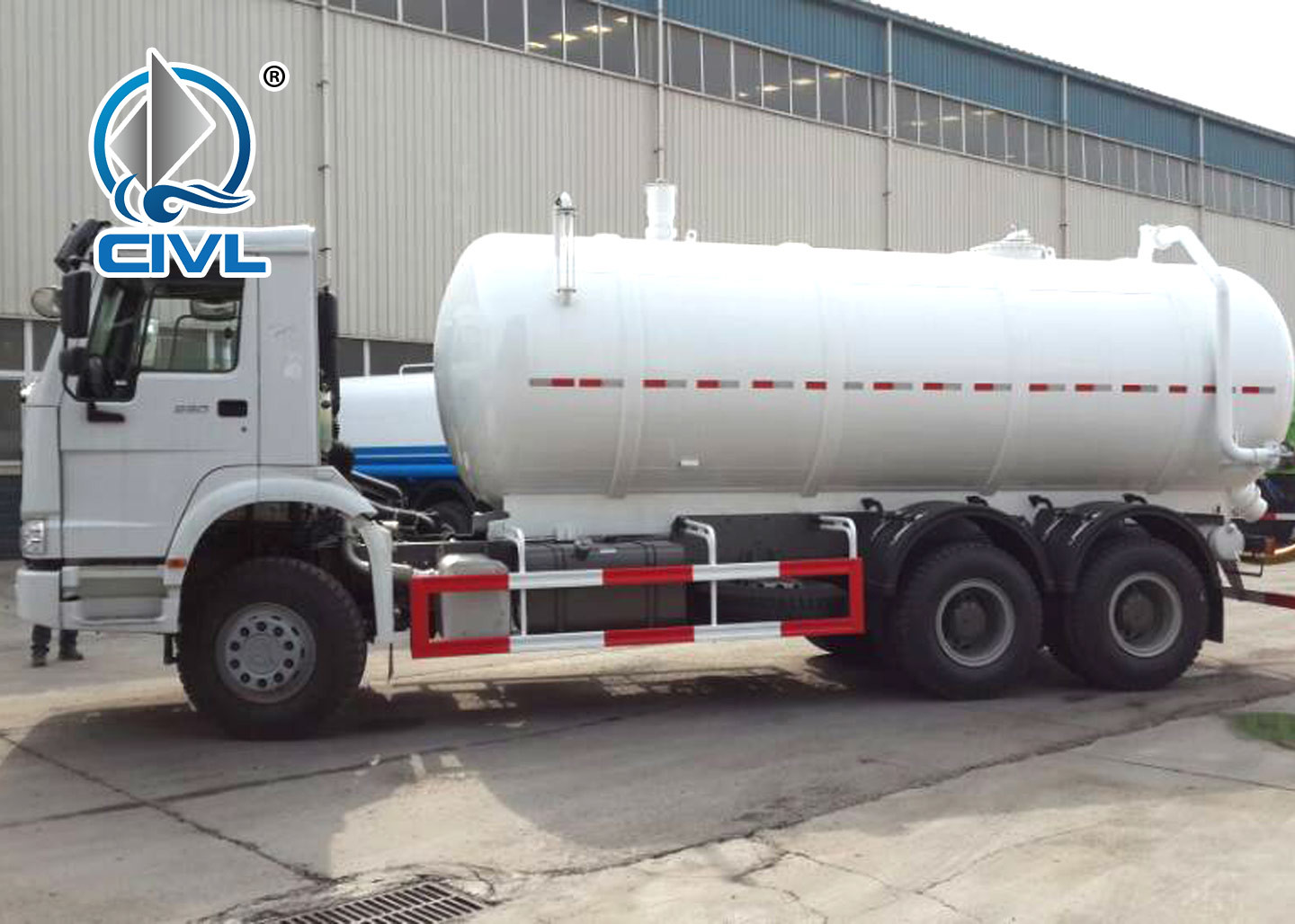 HOWO 6 Disposal Sewage Suction Truck Wheeler 8000L For Construction Sucking and Draining Sewage