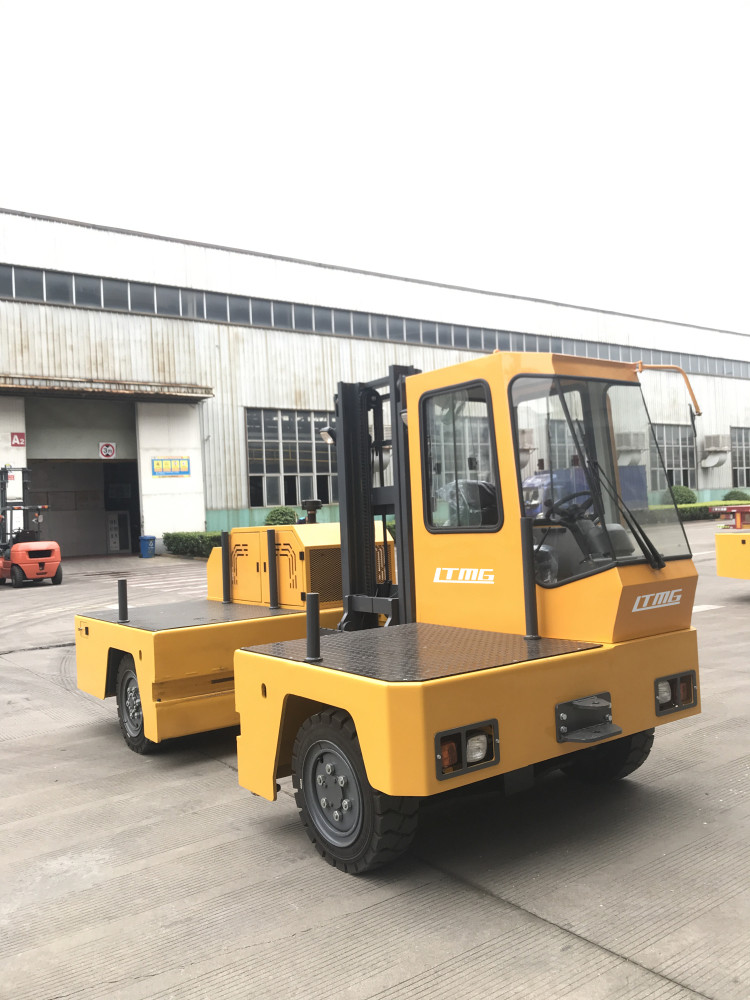 3 Ton Side Forklift Trucks 6850 Kg Operating Weight 3600mm Lifting Height