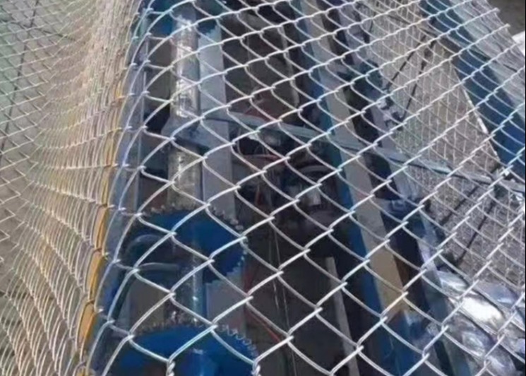 4 Ft 4.8mm Galvanized Chain Link Fence 55x55mm Aperture