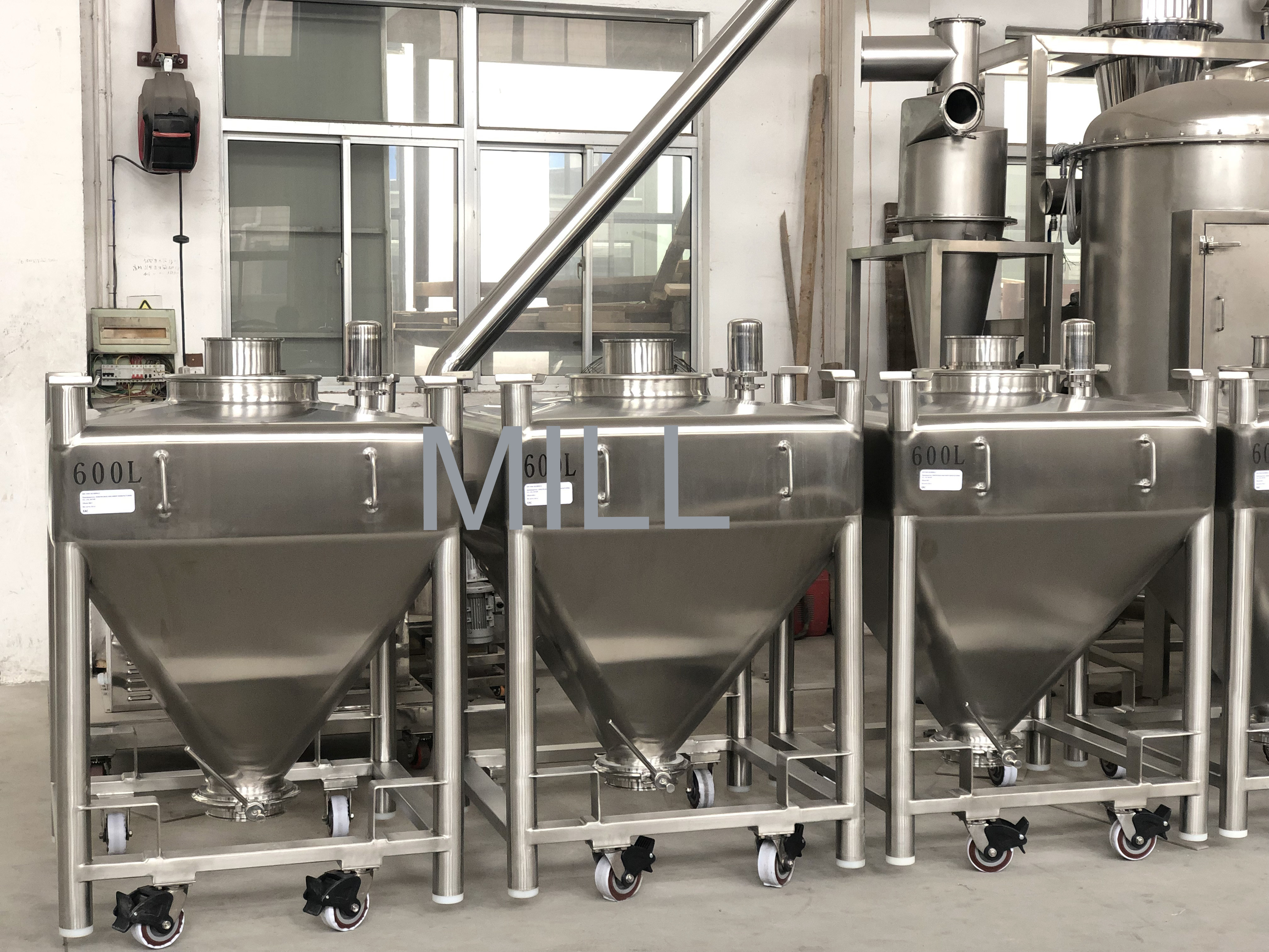 CE Certificate Vacuum Conveyor For Powder , Stainless Steel Pharma Bin For Mixer