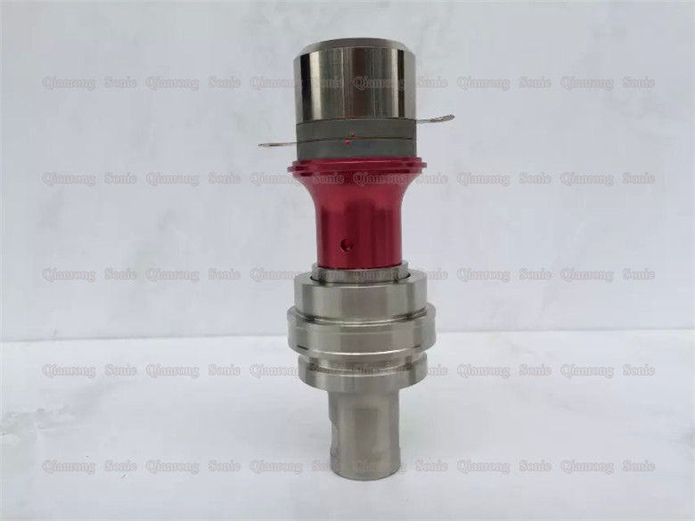 Red 40khz Ultrasonic Transducer With 2pcs Ceramics PZT8 4um Amplitude