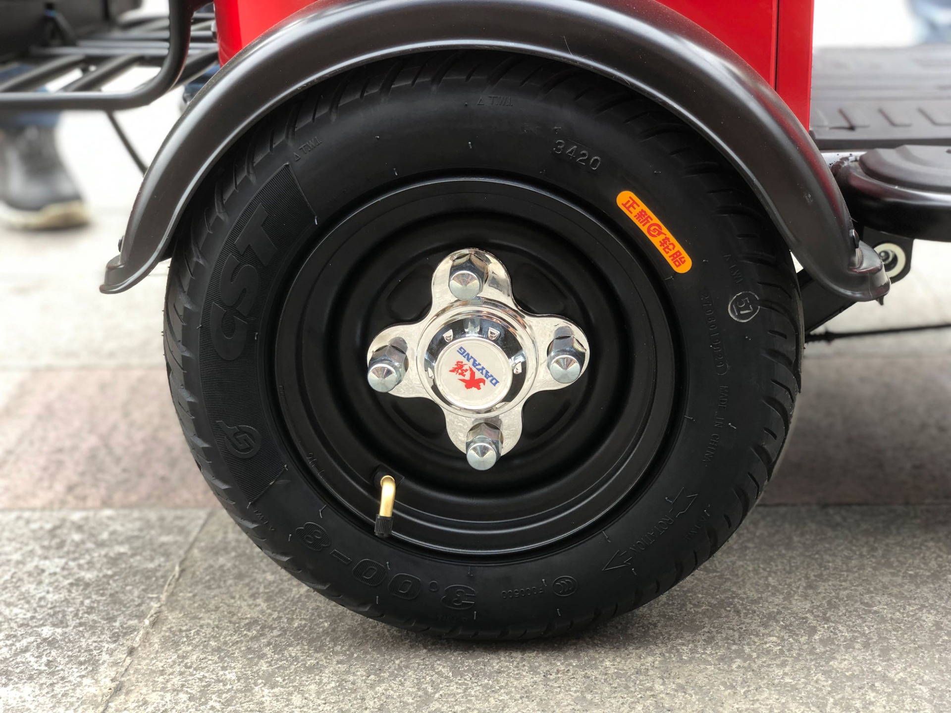 350W Electric Tricycle For Adult Passenger And Cargo Carrier 100KG Loading Capacity