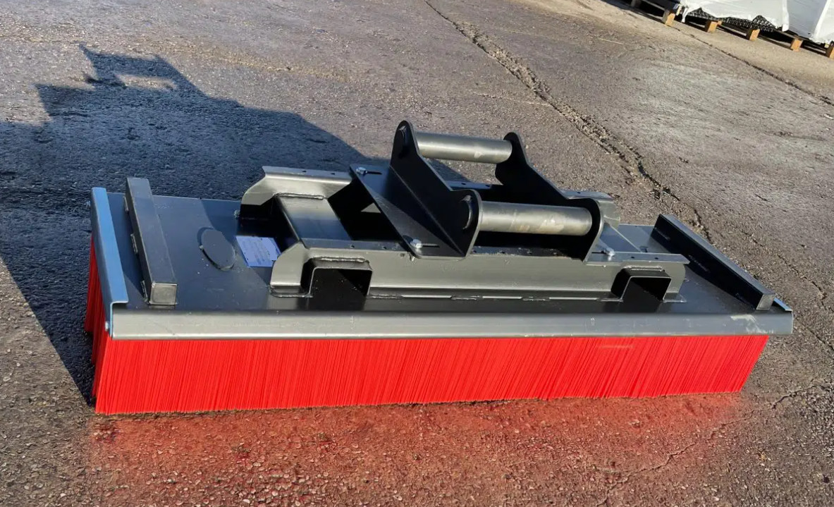 Custom Size Forklift Brush With Excavator
