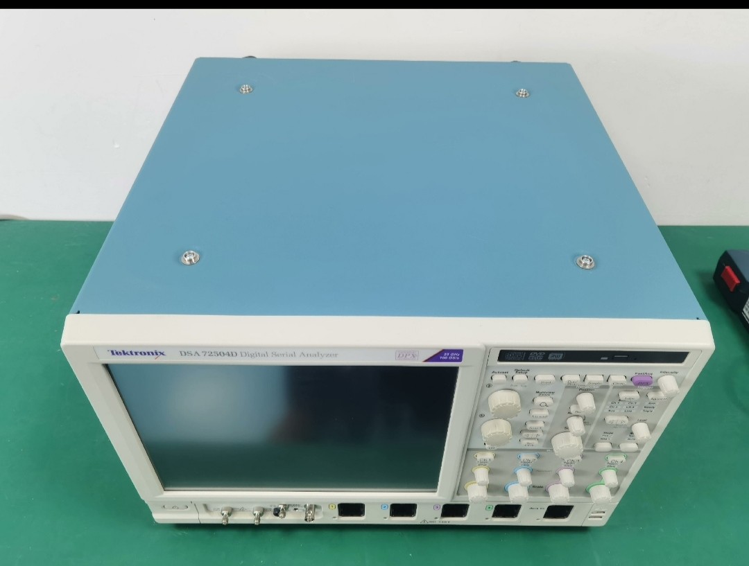 Tektronix DSA72504D Oscilloscope 25 GHz Digital Serial Analyzer 4 Analog Channels Used Pre Owned
