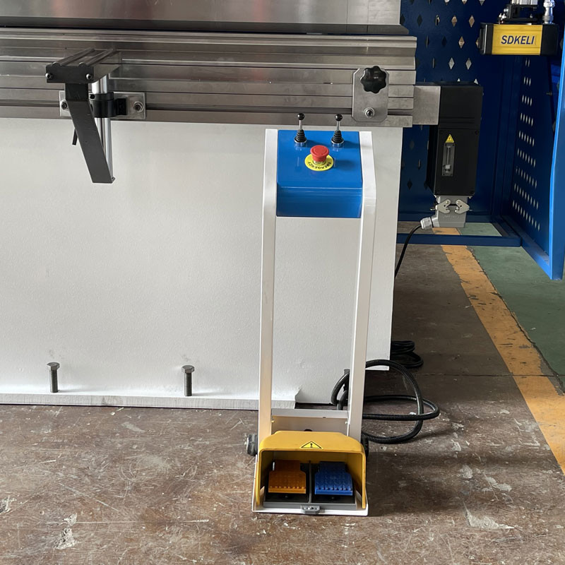 Delem System 4+1+2 Axis Hydraulic Press Brake CNC Bending Machine With DA53T