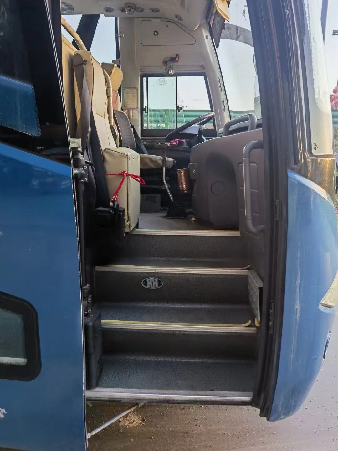 Used Luxury Coaches Zhongtong Bus Weichai 300hp 55seats Left Hand Drive Two Doors