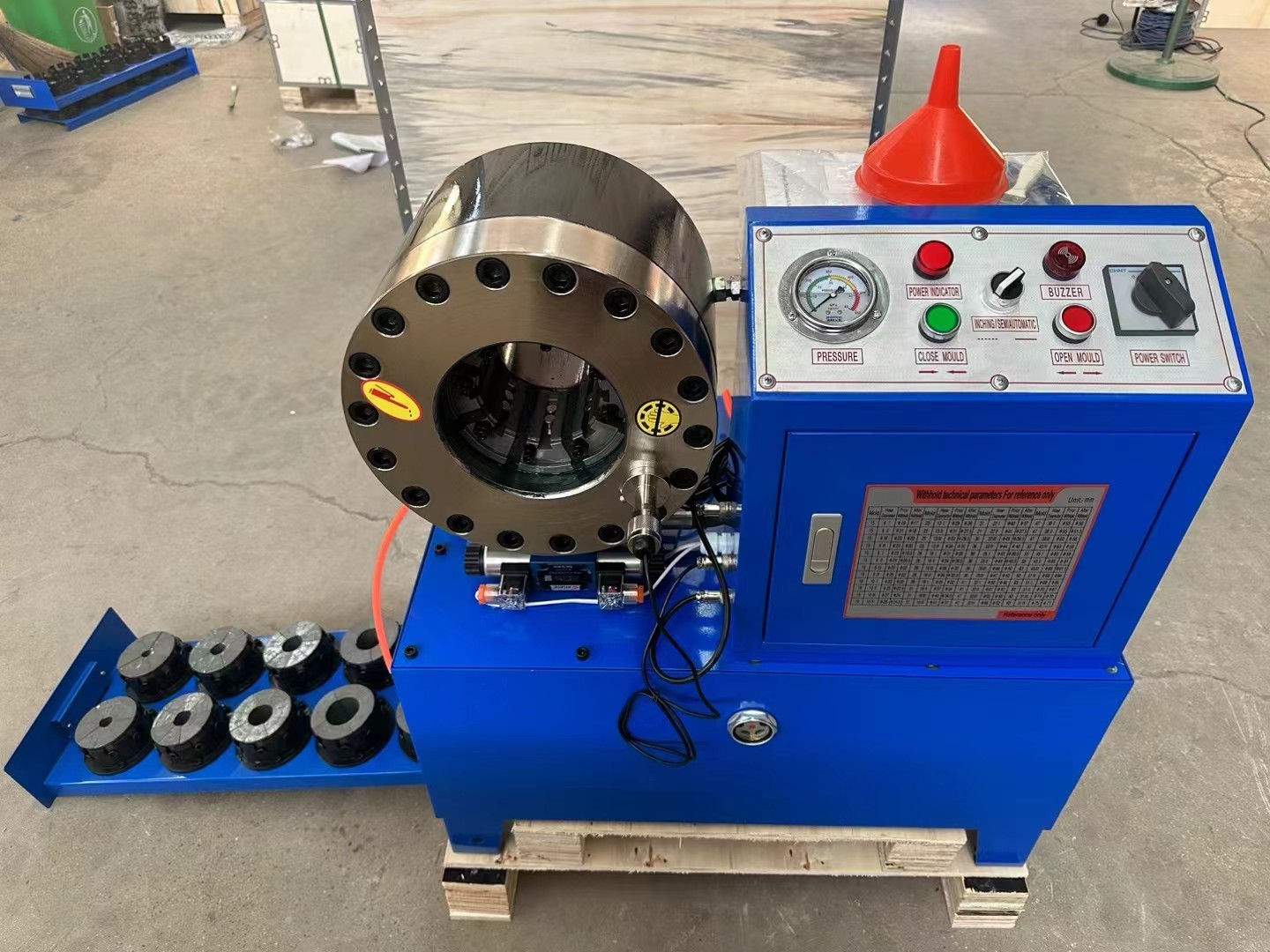 600T DX68 Hose Crimping Machine 6 - 51mm With 2.5L / 5L / 10L Output Volume Of Pump